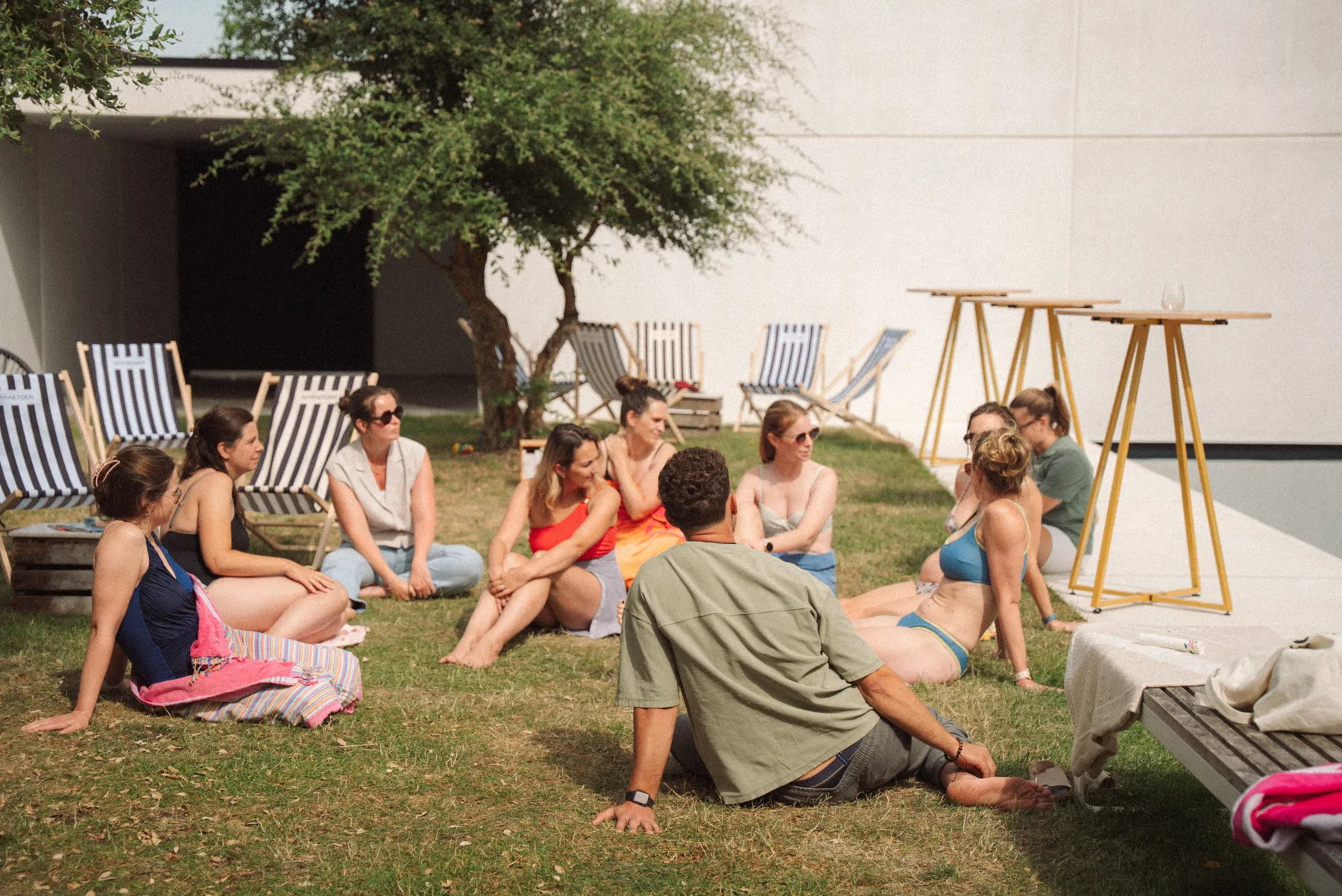 Founders samen in de tuin op een Ommetoer-event