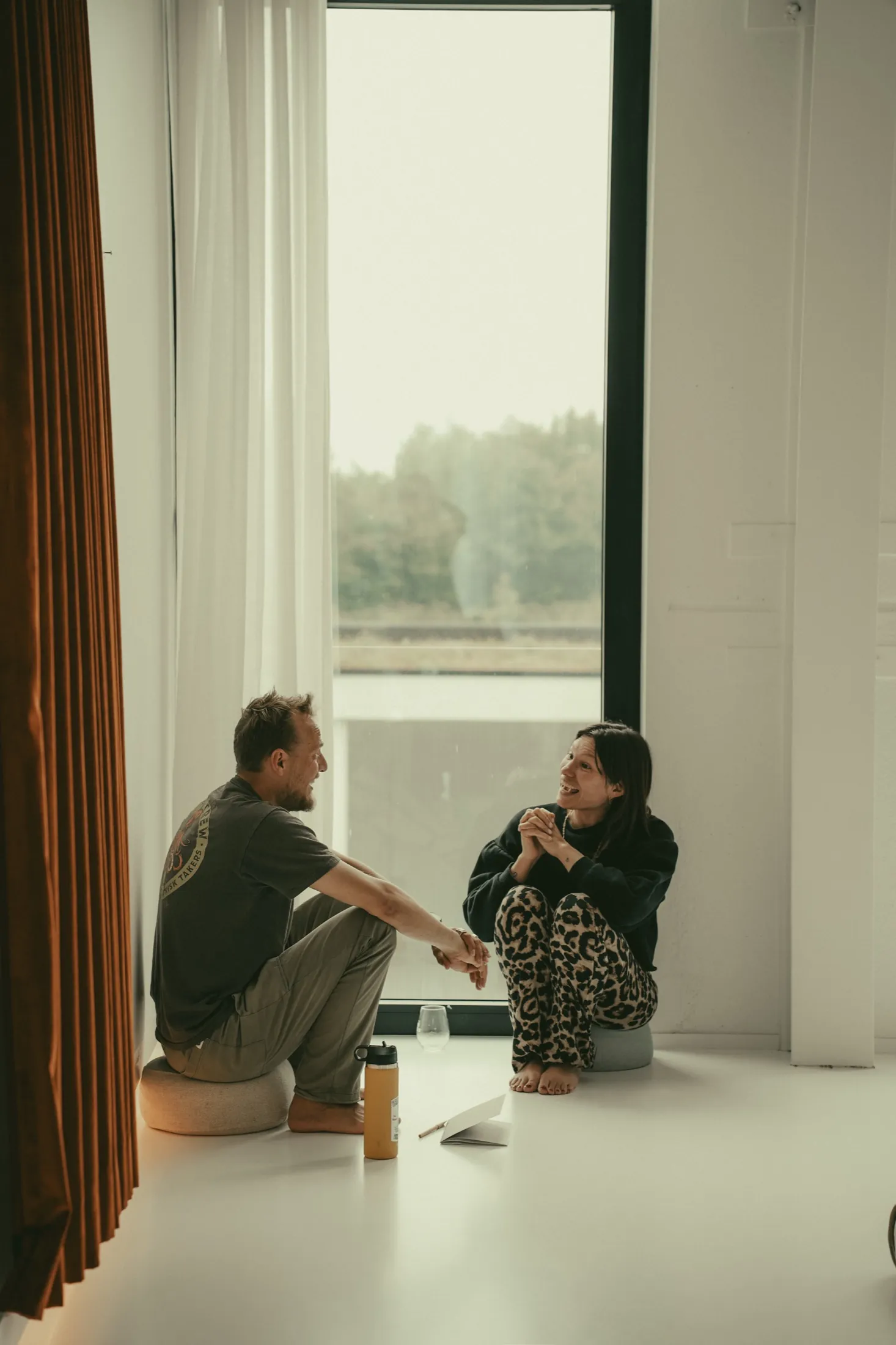 Laura in gesprek met een founder tijdens een Ommetoer-dag